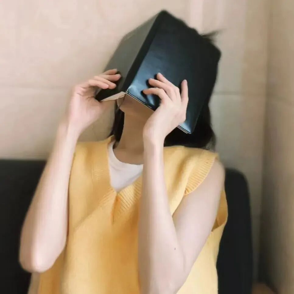 看书小众不露脸女生头像