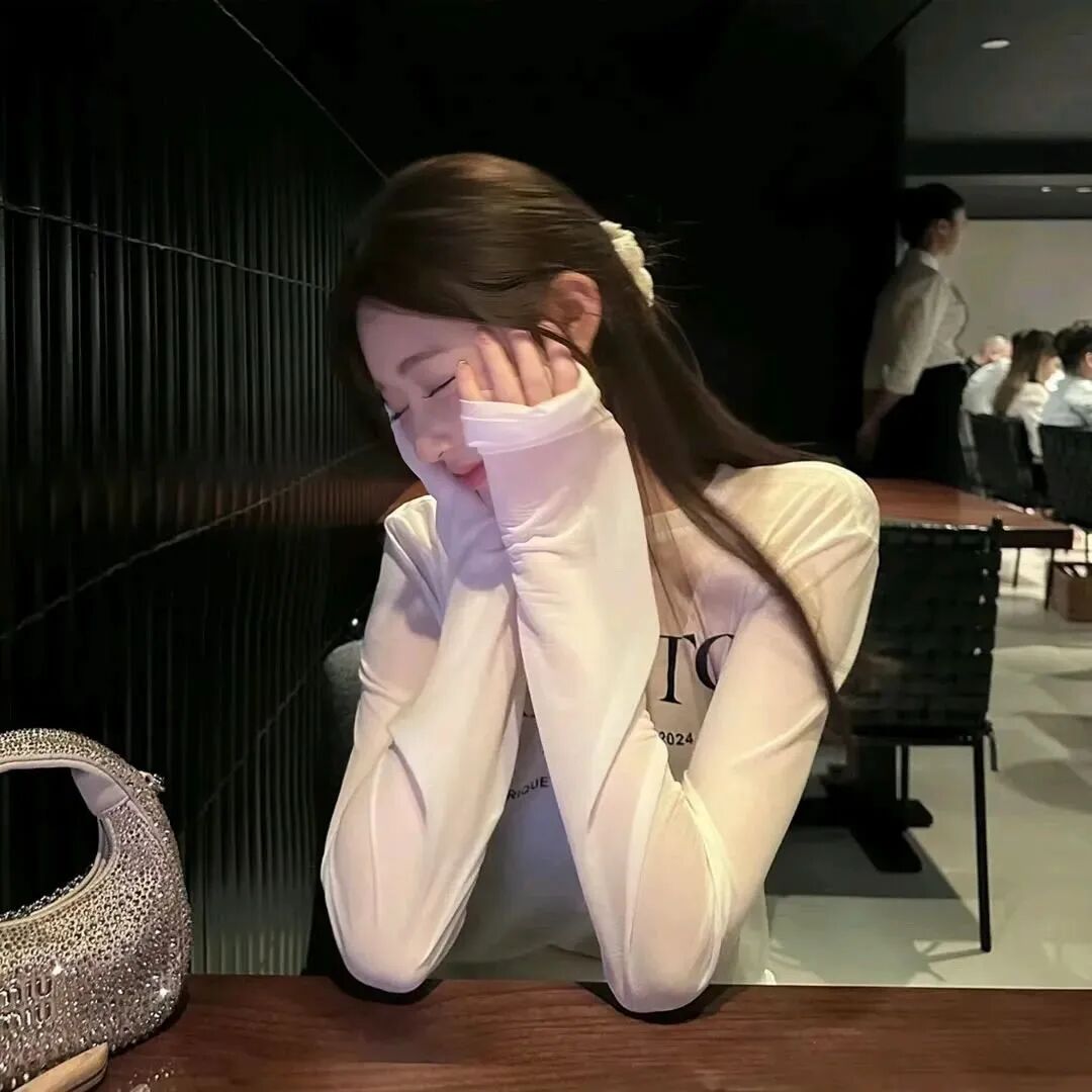 温柔侧脸女生头像