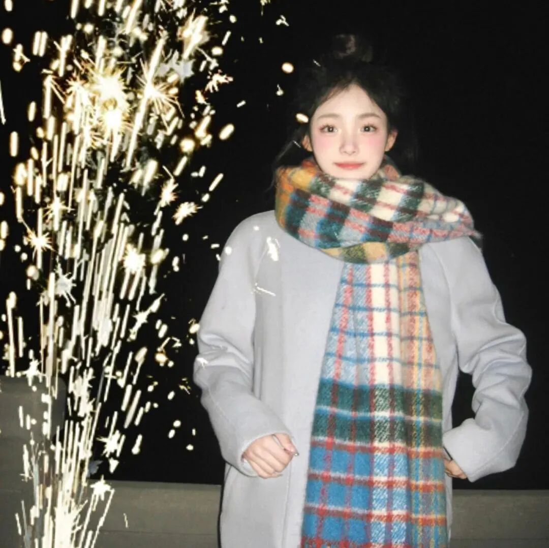新年氛围感烟花女生头像