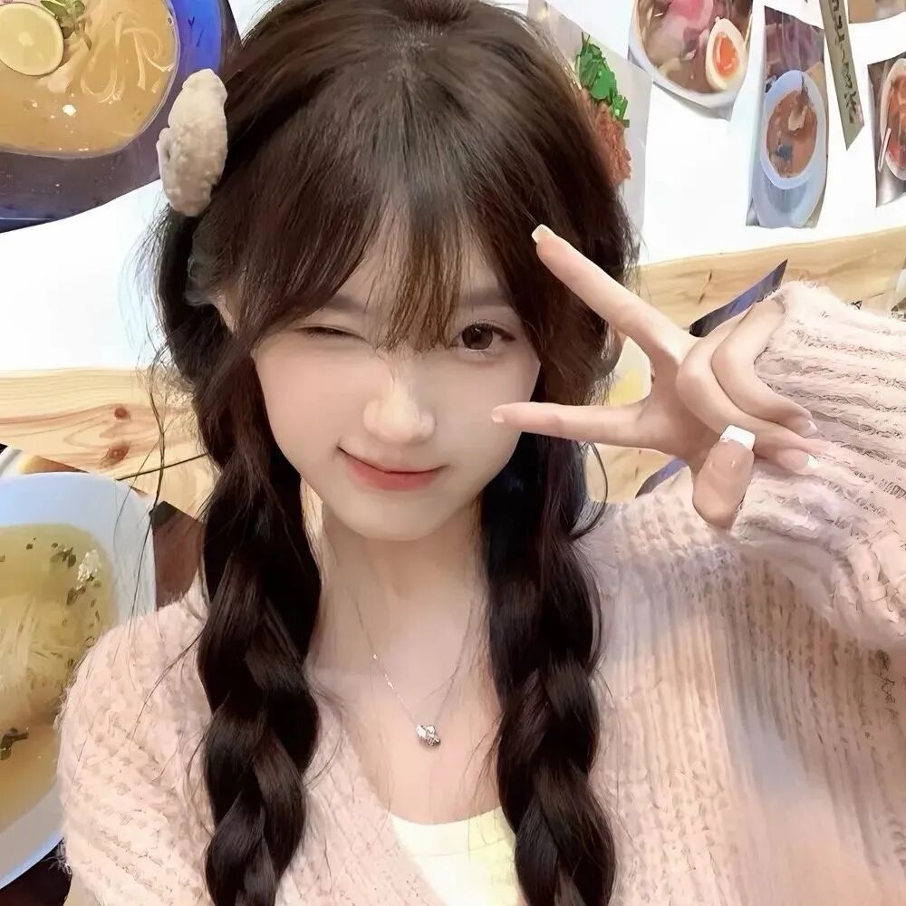 剪刀手甜妹女生头像