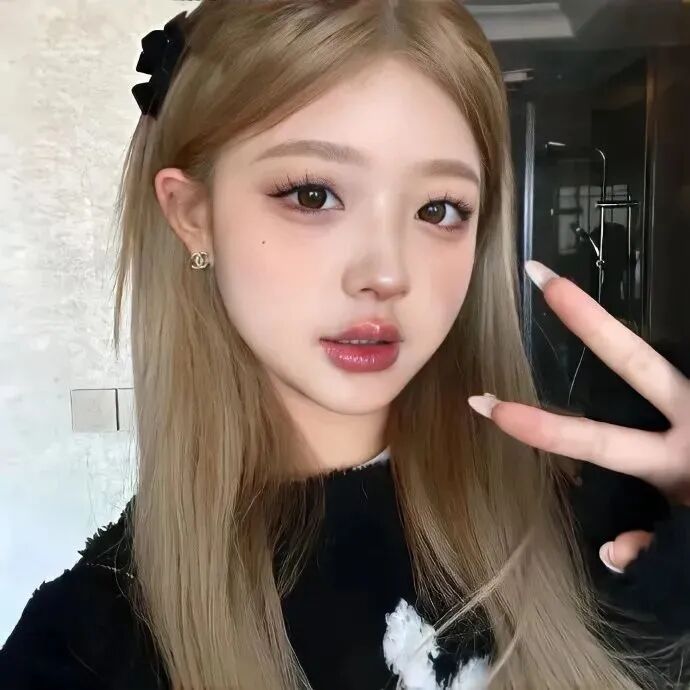 剪刀手小众女生头像