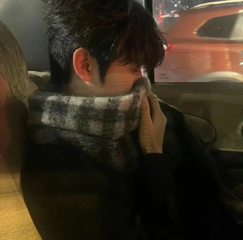 帅气车内侧脸男生头像