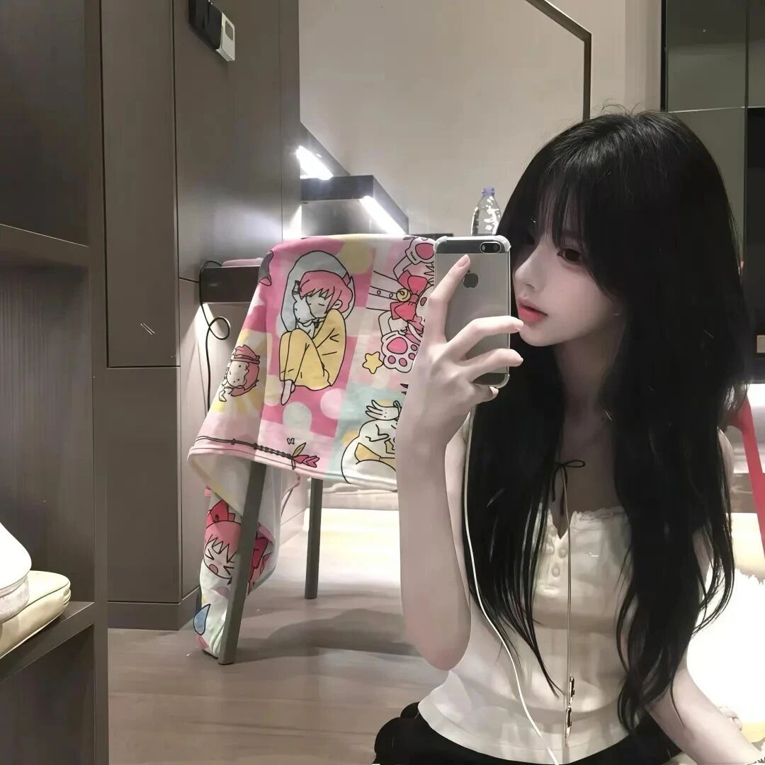 自拍手机小众女生头像
