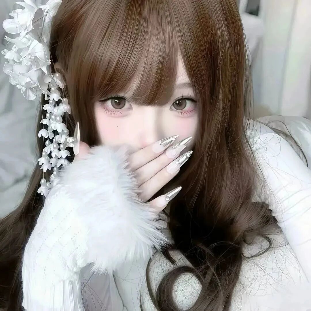 捂嘴少萝女生头像