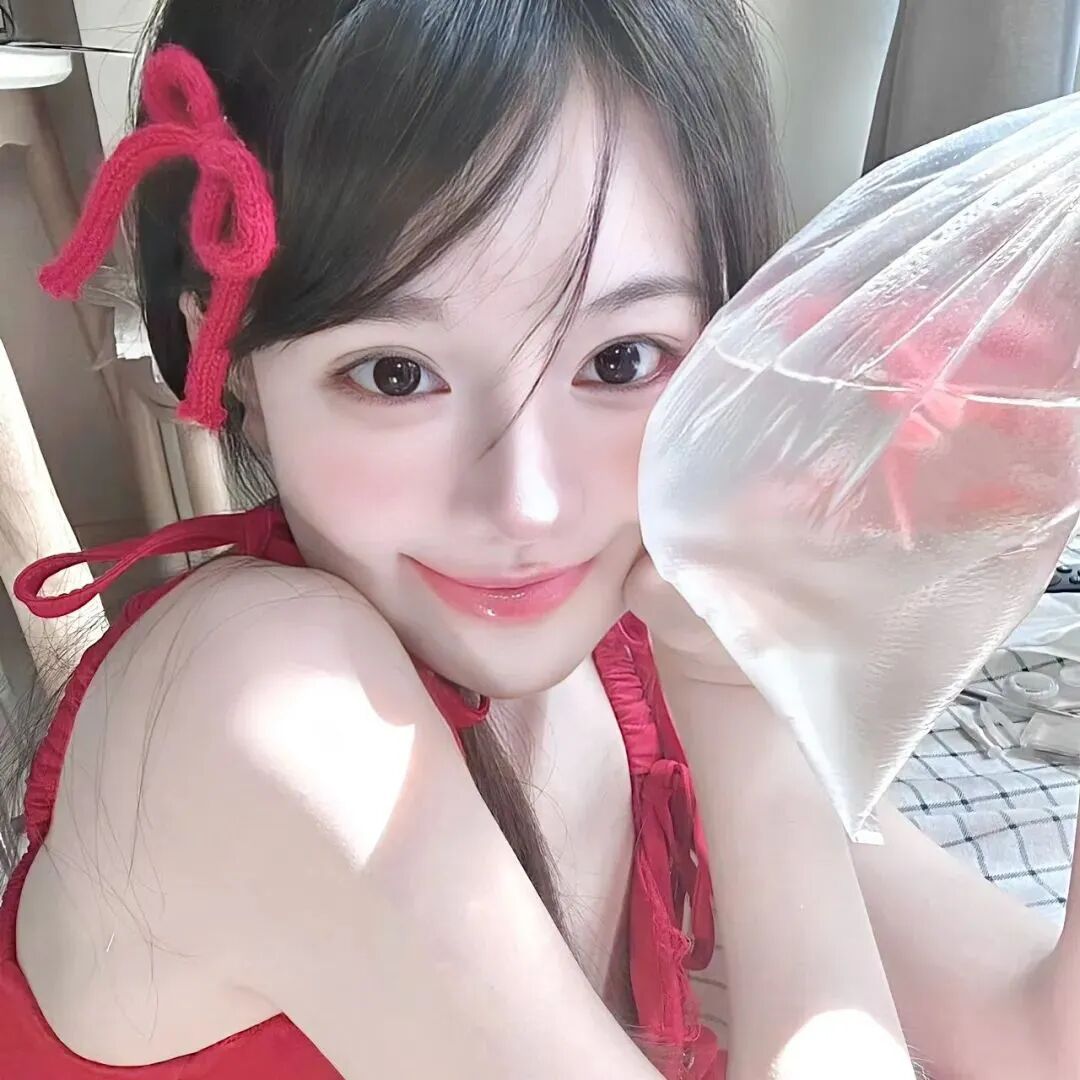 红色系温柔女生头像