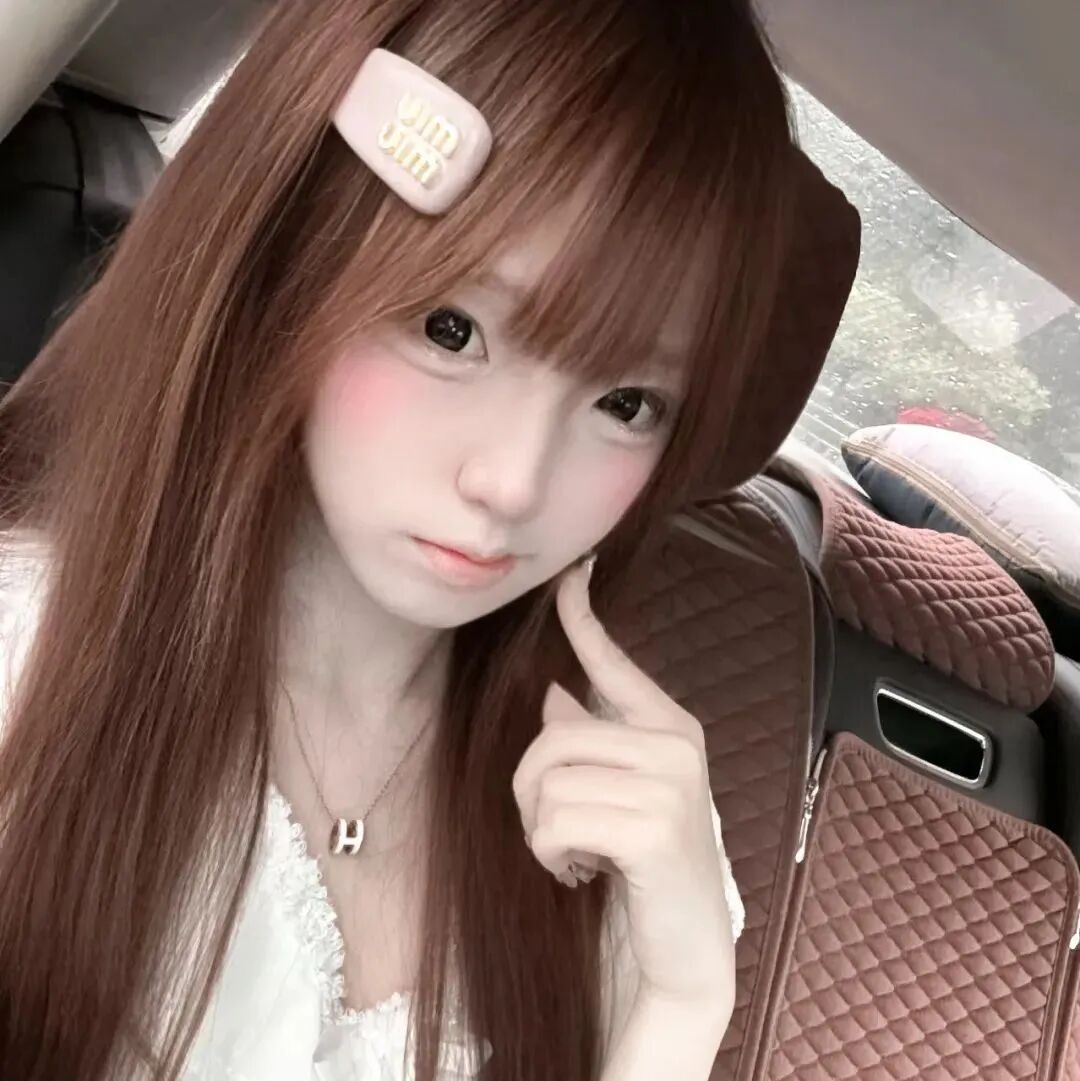 车内甜妹女生头像