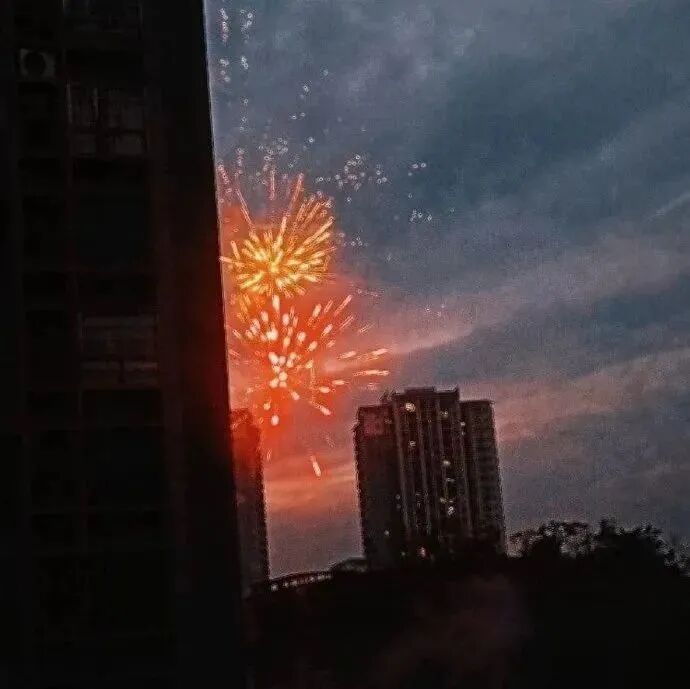 烟花朋友圈背景图