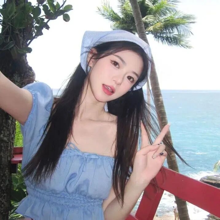 剪刀手温柔女生头像