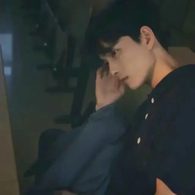 帅气侧脸男生头像