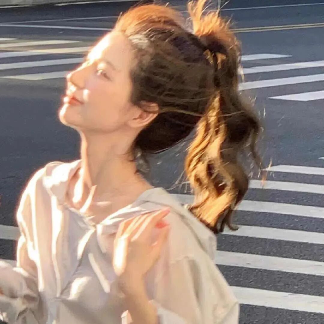 小众侧脸女生头像