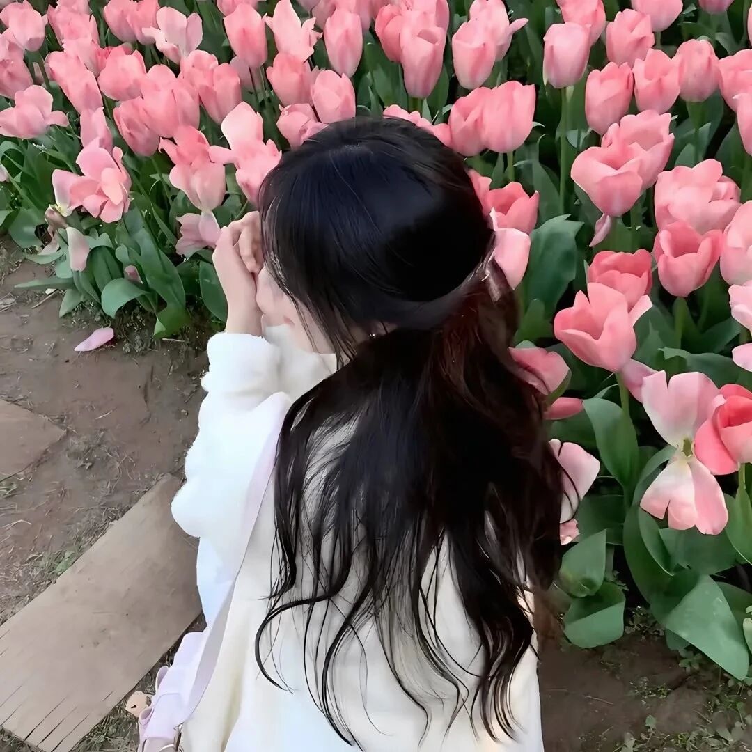 鲜花温柔侧脸女生头像