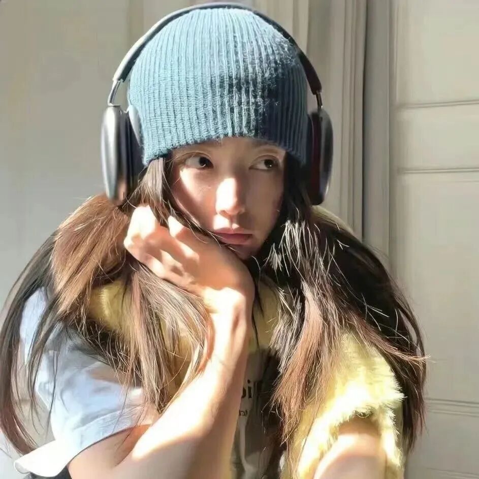 戴耳机甜妹女生头像