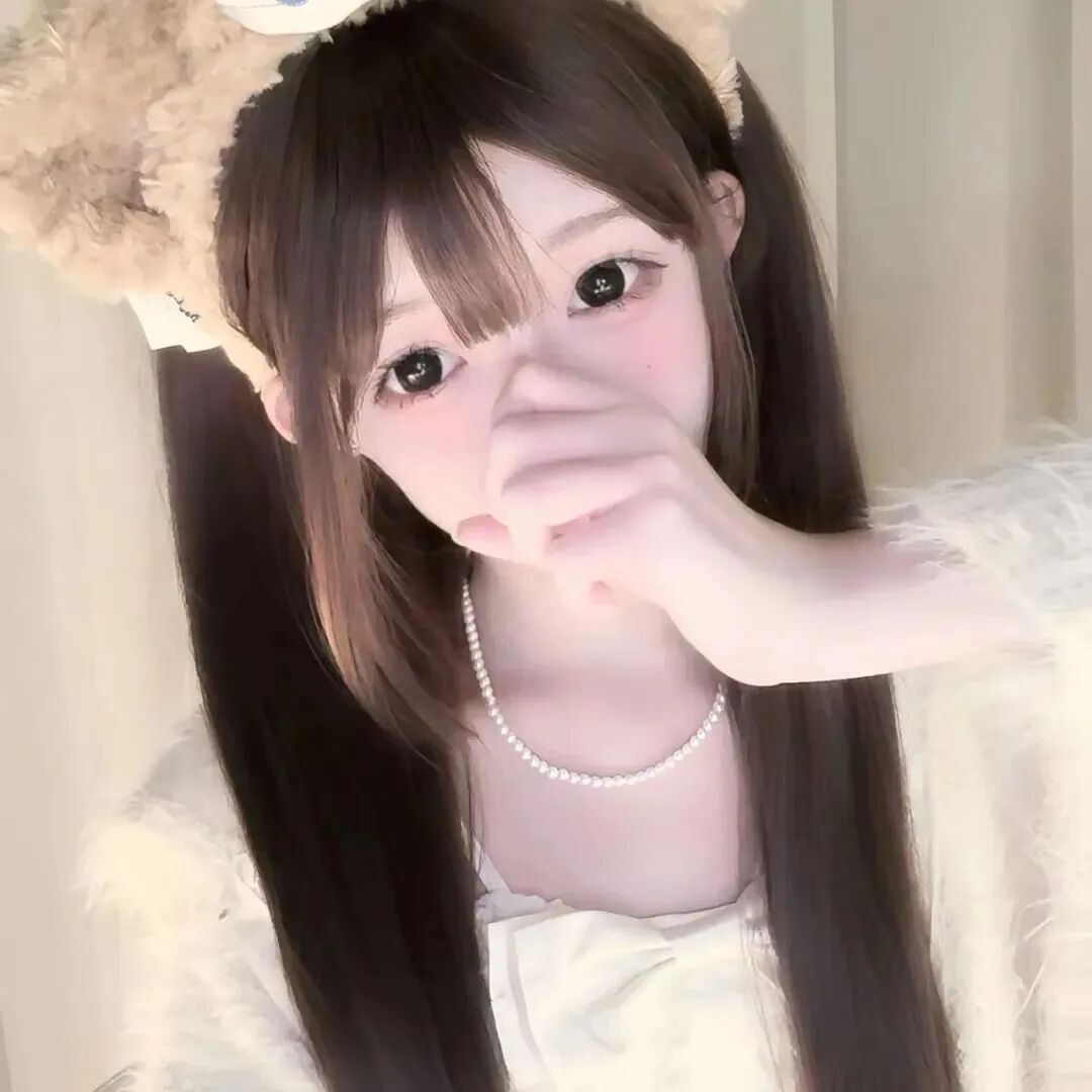 捂嘴少萝女生头像