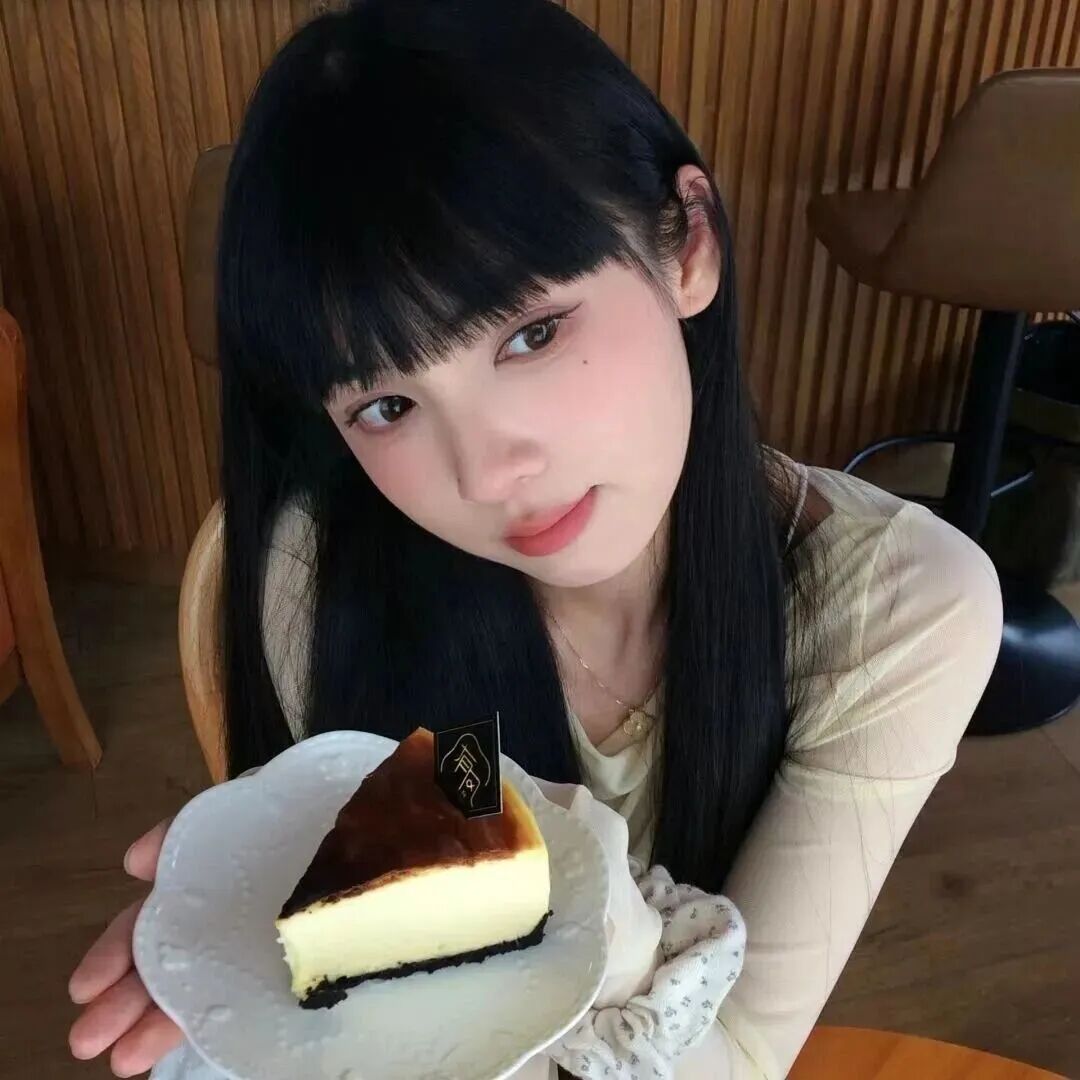 吃蛋糕甜妹女生头像