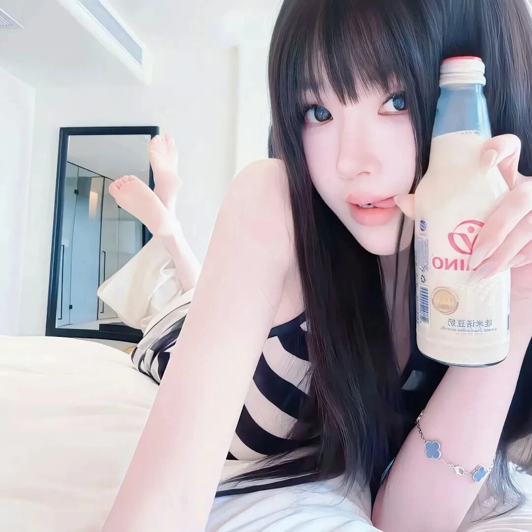 躺着纯欲女生头像