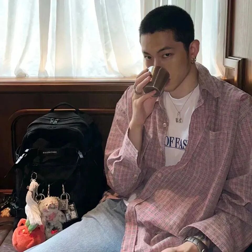 短发寸头痞帅男生头像