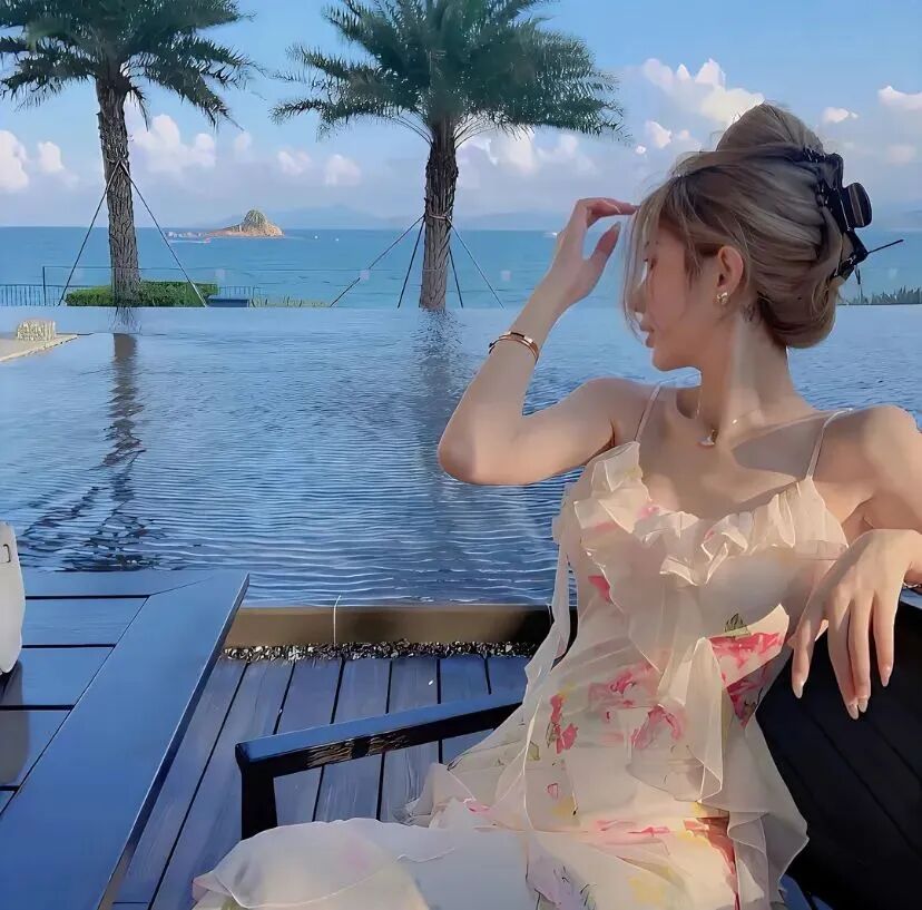气质海边侧脸女生头像