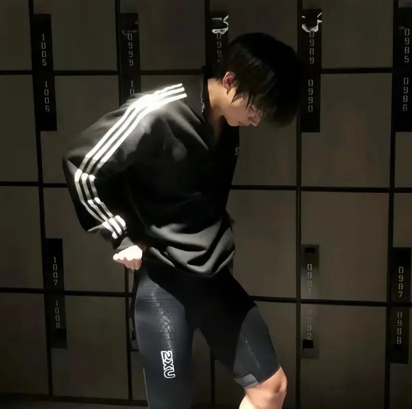 个性侧脸男生头像