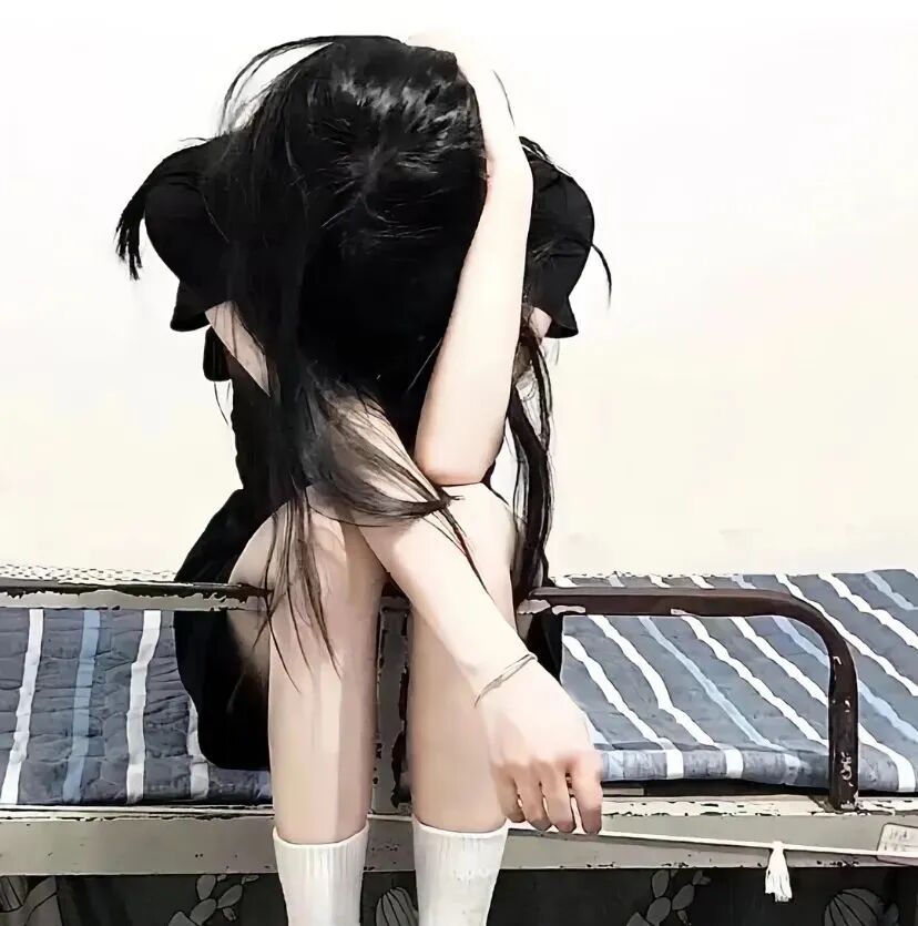 伤感不露脸女生头像