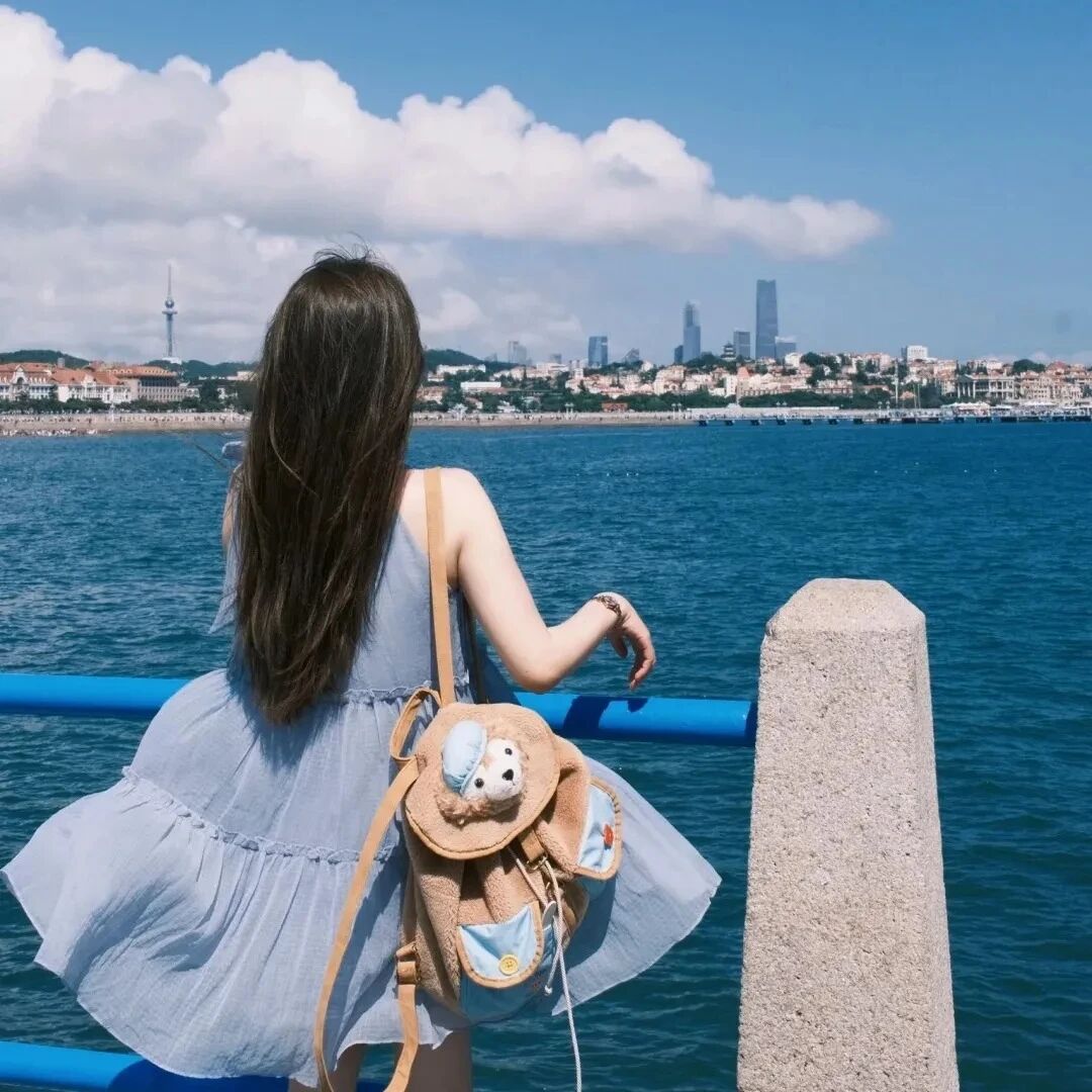 海边气质背影不露脸女生头像