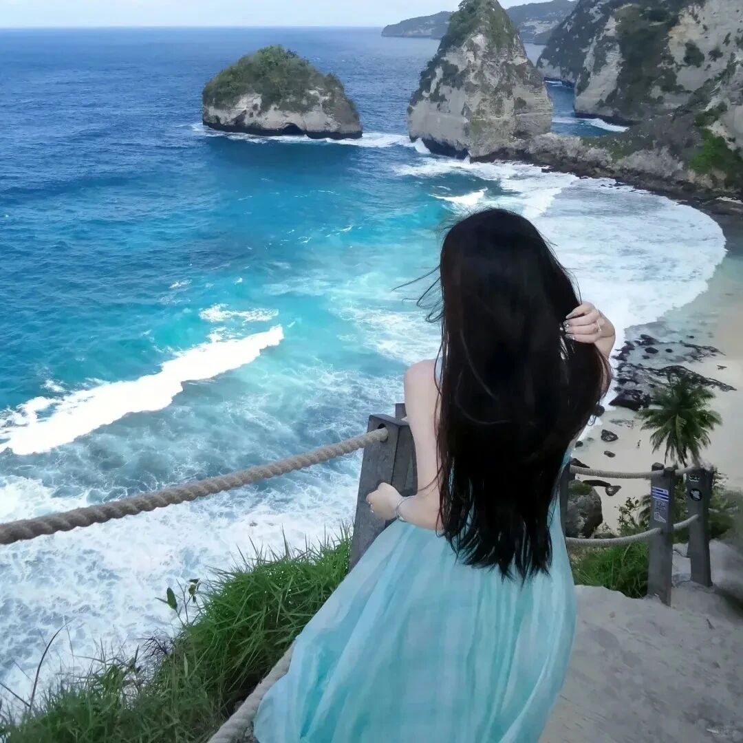 海边气质背影不露脸女生头像