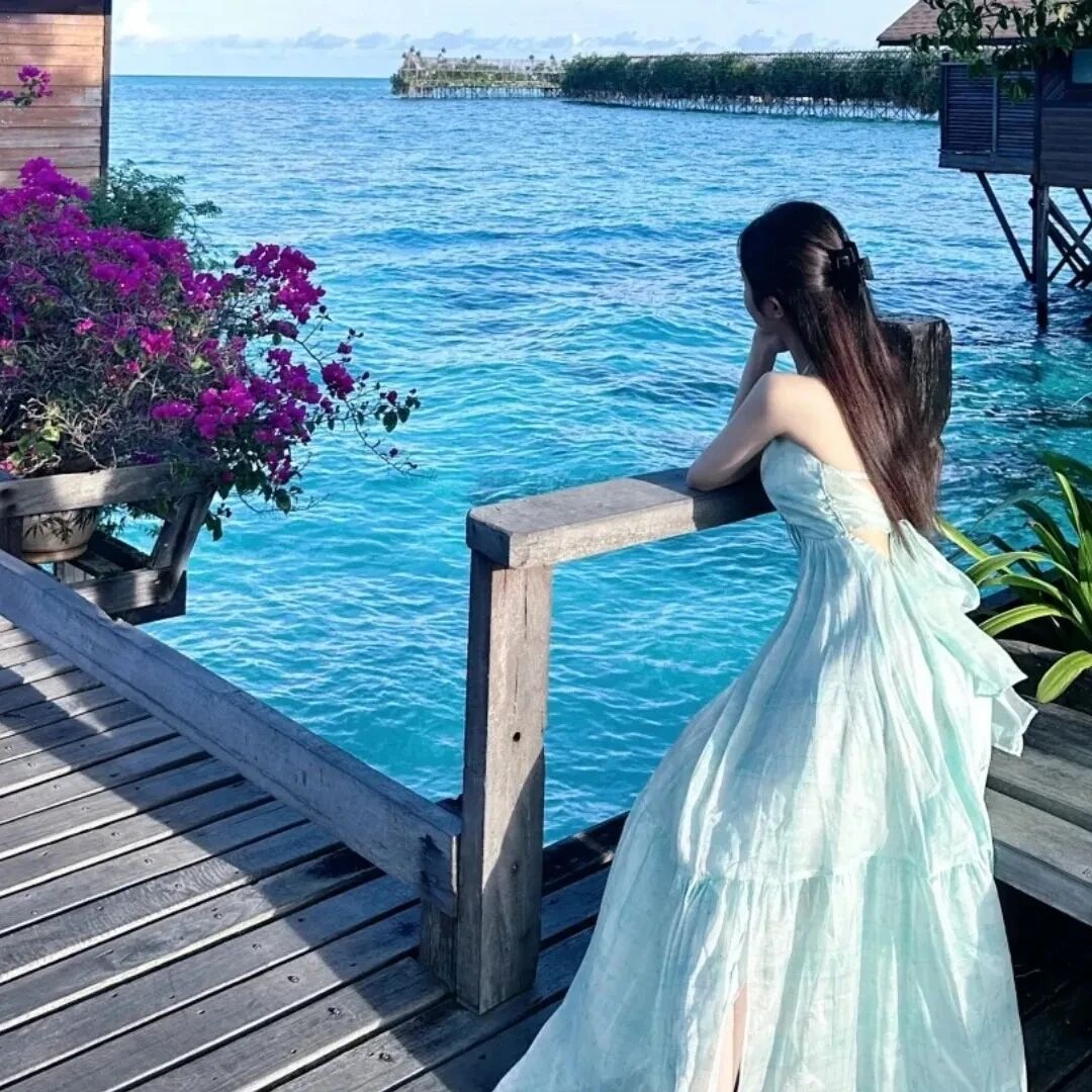 海边气质背影不露脸女生头像