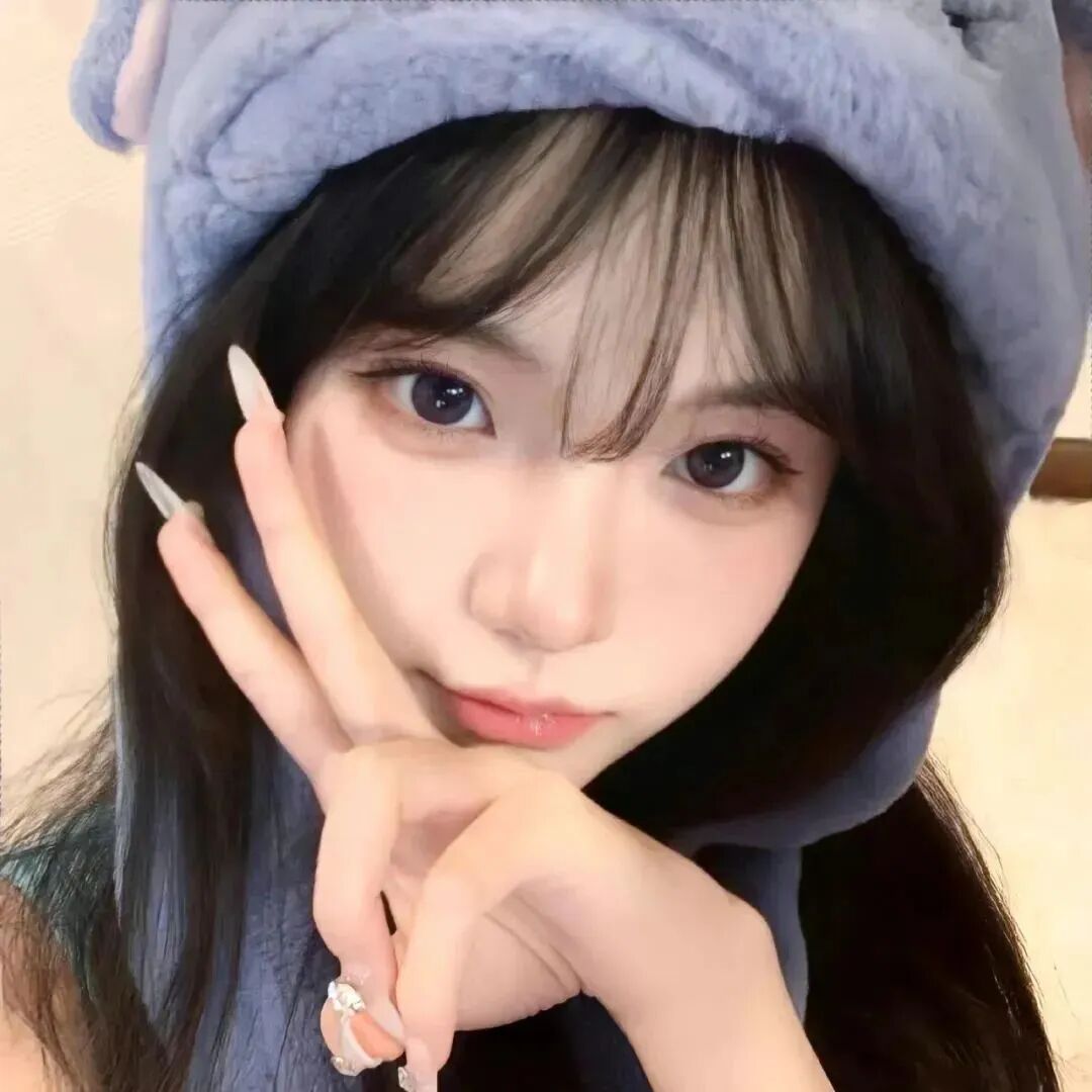 剪刀手甜妹女生头像