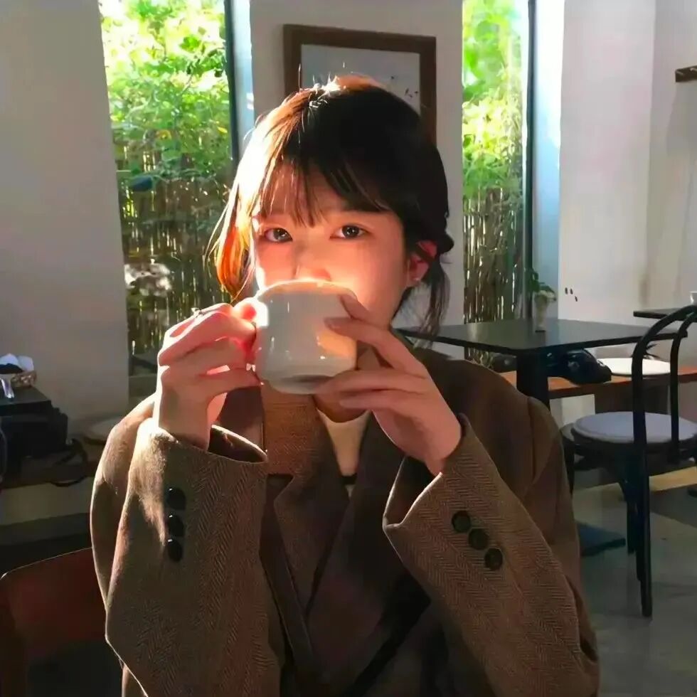 光感温柔女生头像
