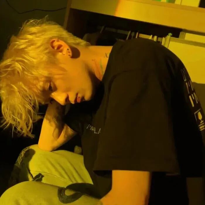 个性侧脸男生头像
