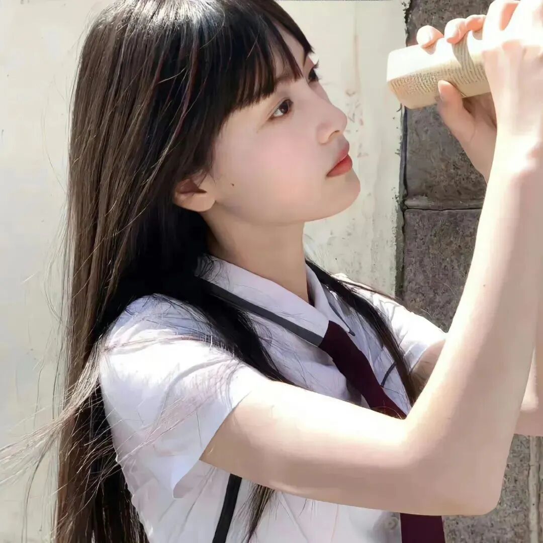 学院风温柔侧脸女生头像