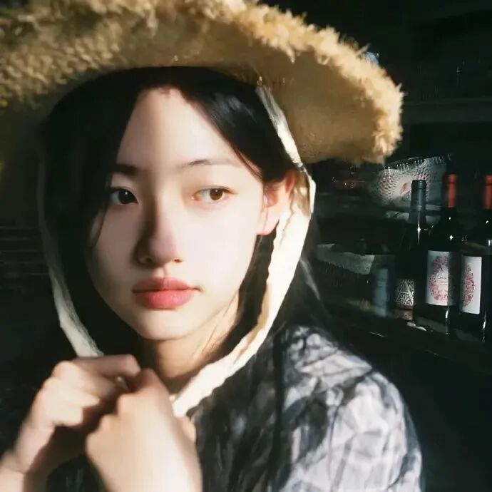 光感温柔女生头像