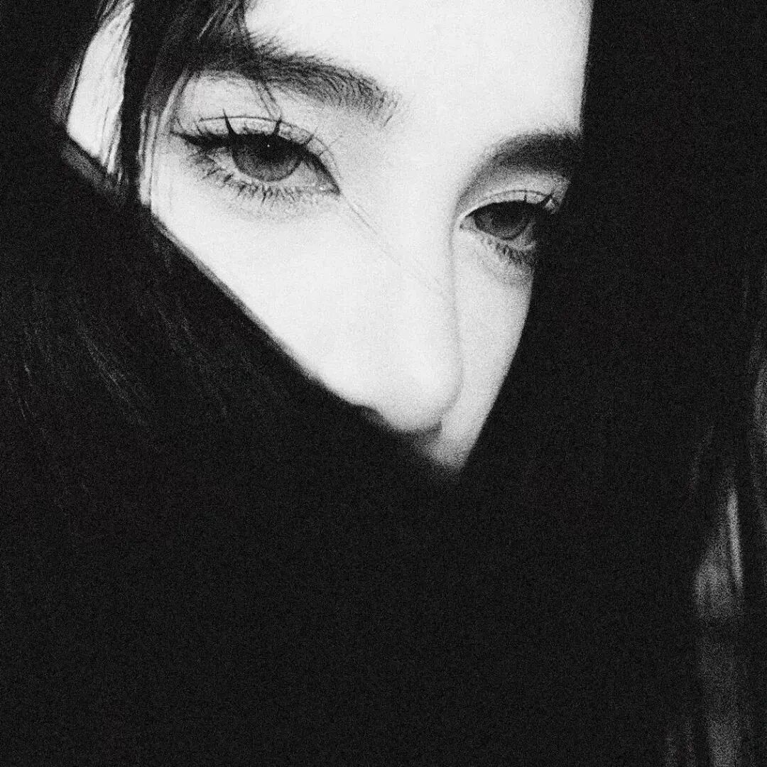 黑白女生头像