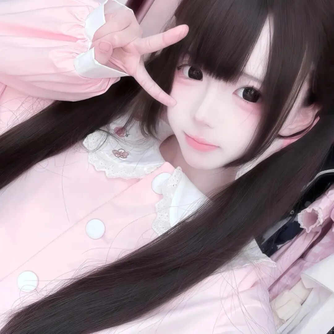 剪刀手少萝女生头像