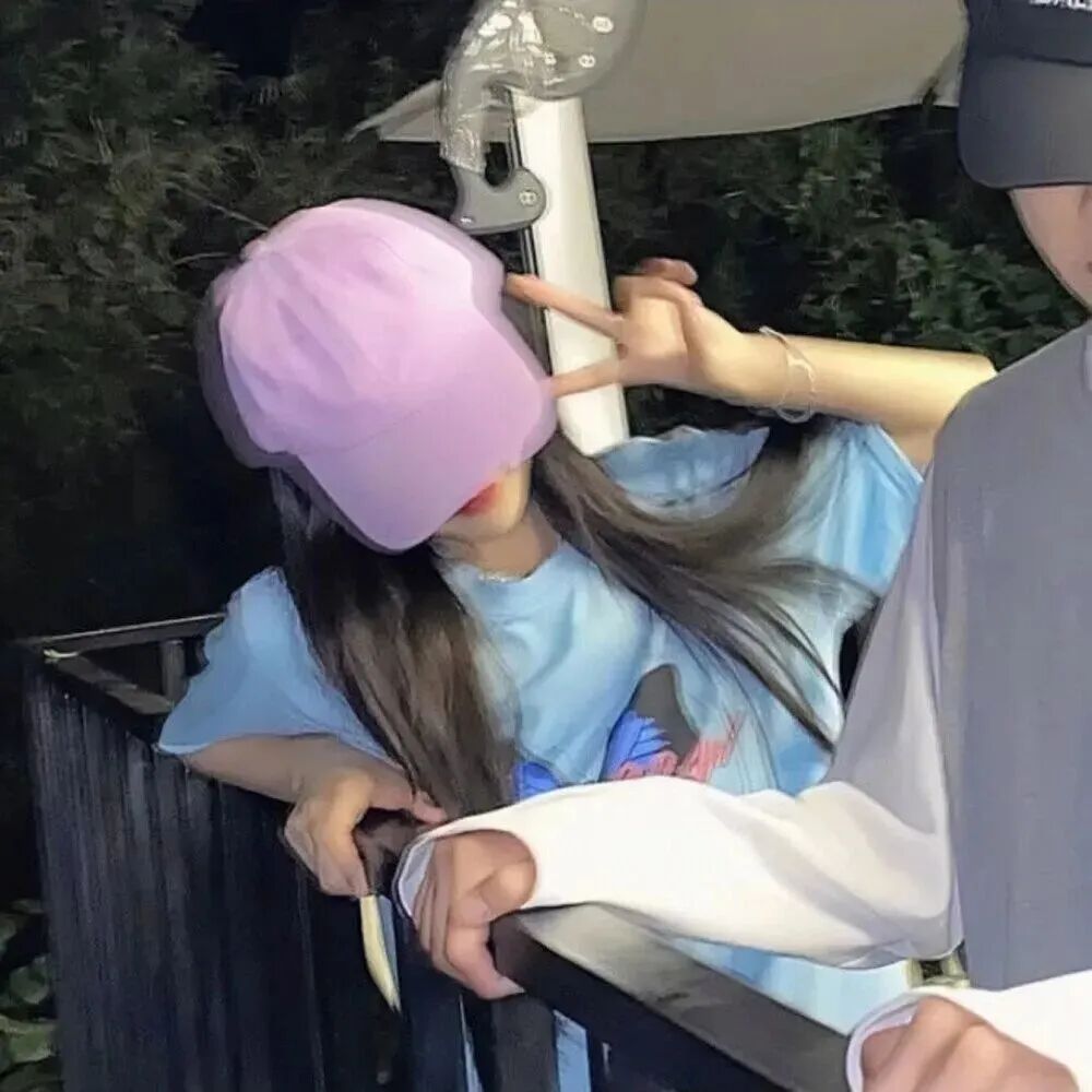 xiuxiantglxbfaaihe休闲帽真人情侣头像