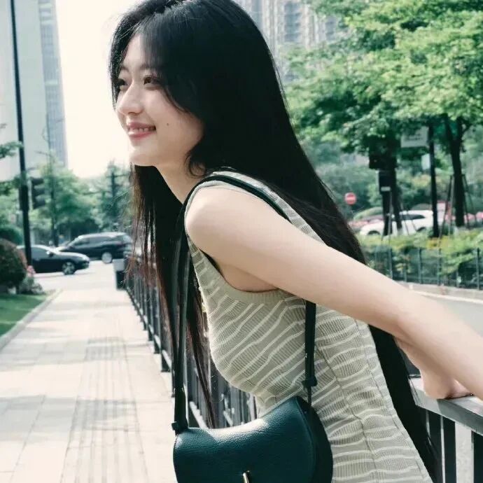 温柔侧脸女生头像