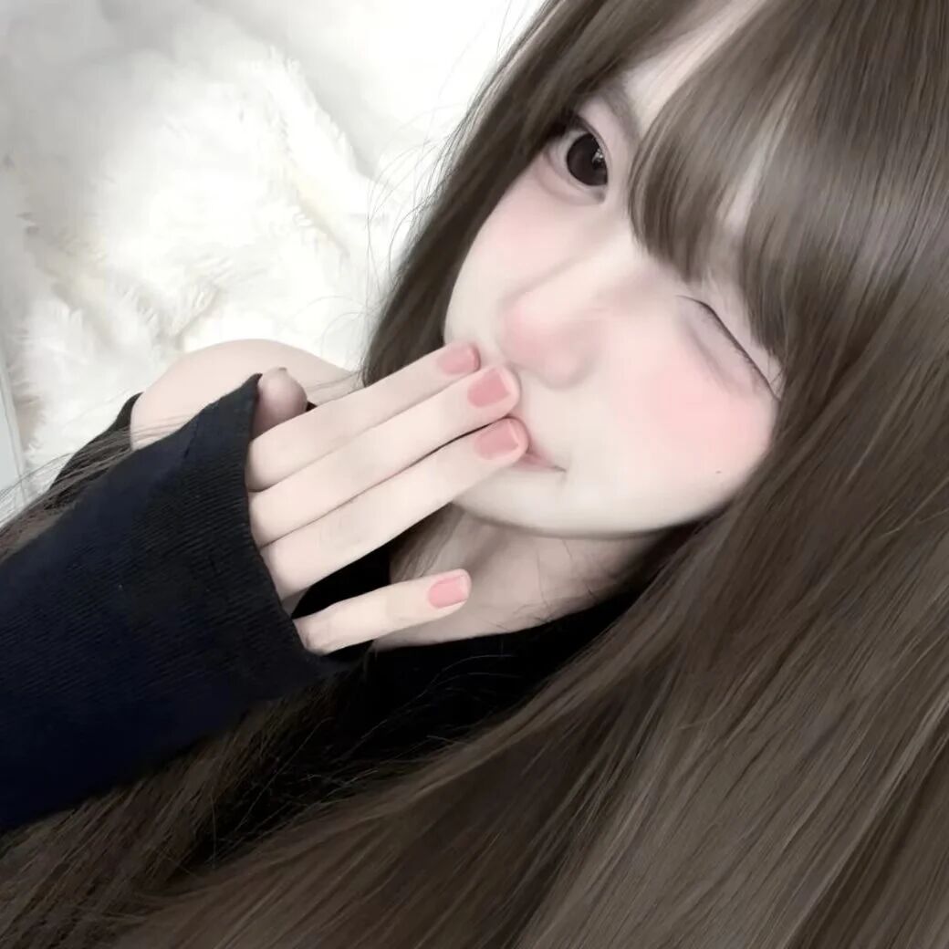 捂嘴甜妹女生头像