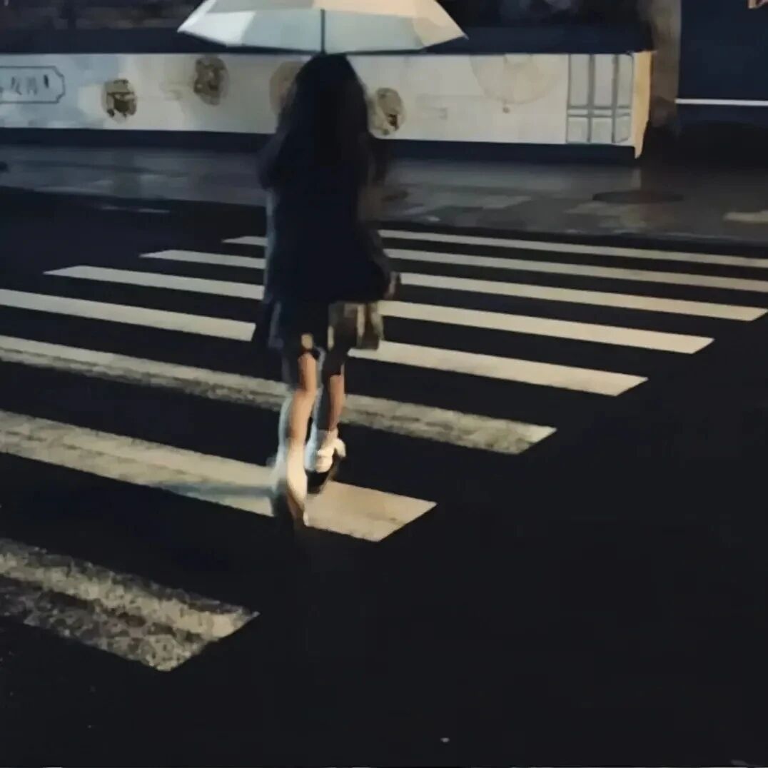 撑伞氛围感背影不露脸女生头像