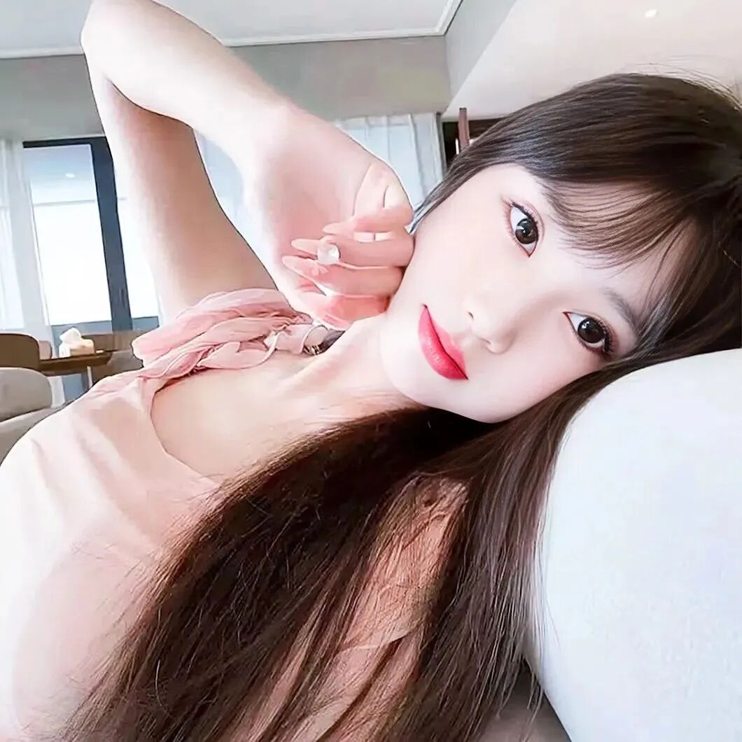 躺着纯欲女生头像
