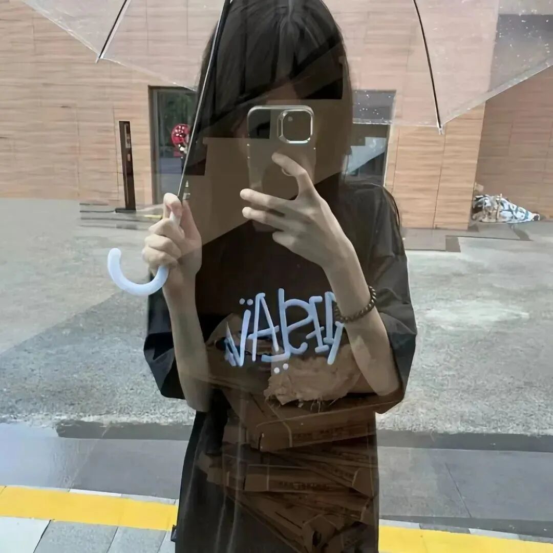 撑伞自拍手机少萝不露脸女生头像