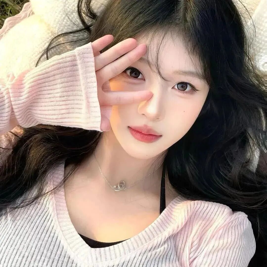 躺着温柔女生头像