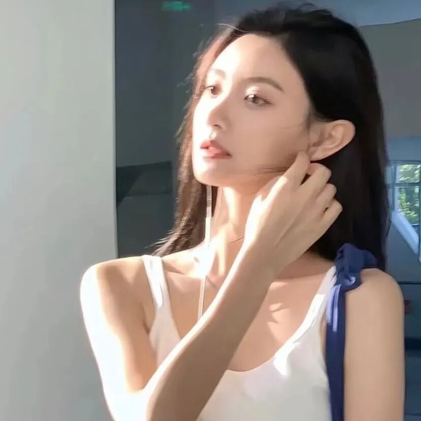 气质侧脸女生头像