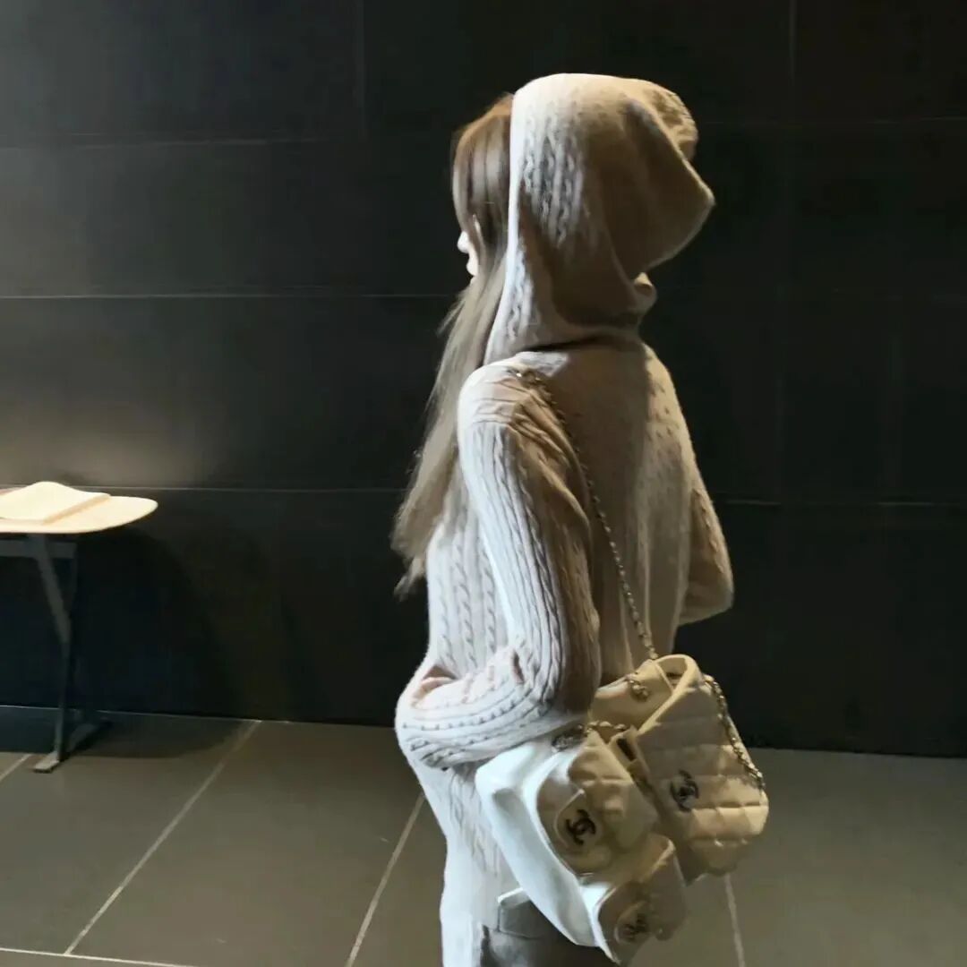 气质侧脸女生头像