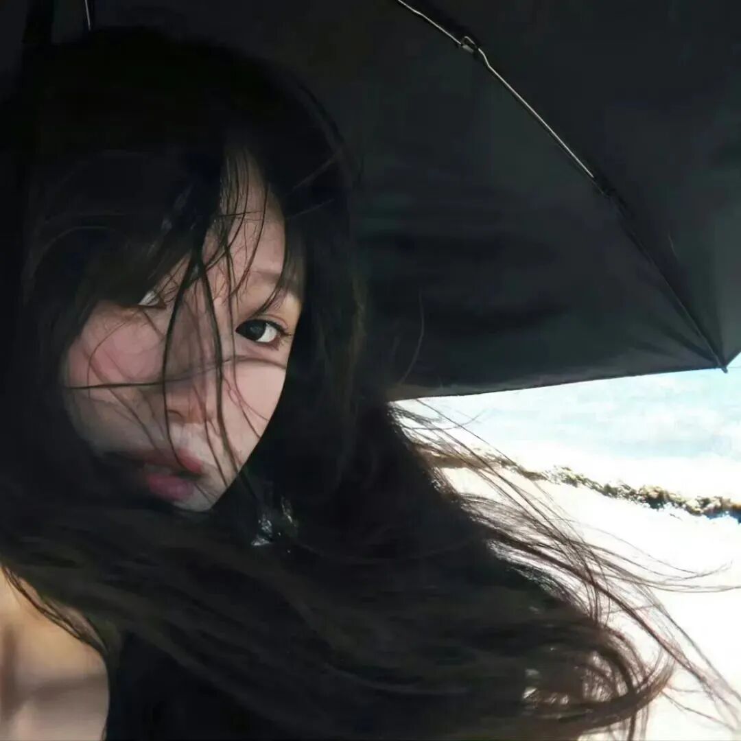 撑伞氛围感女生头像