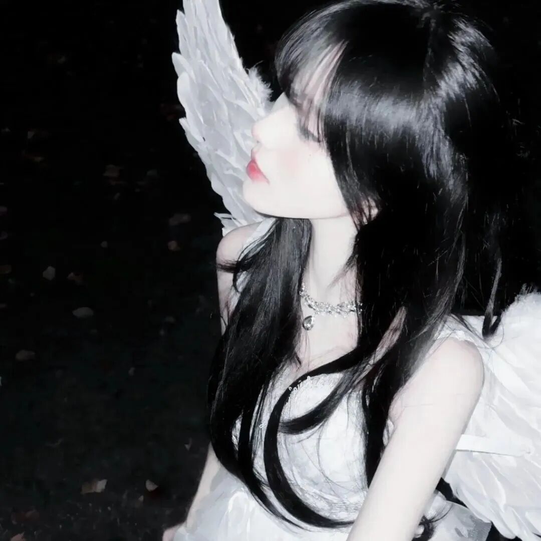 天使清冷侧脸女生头像