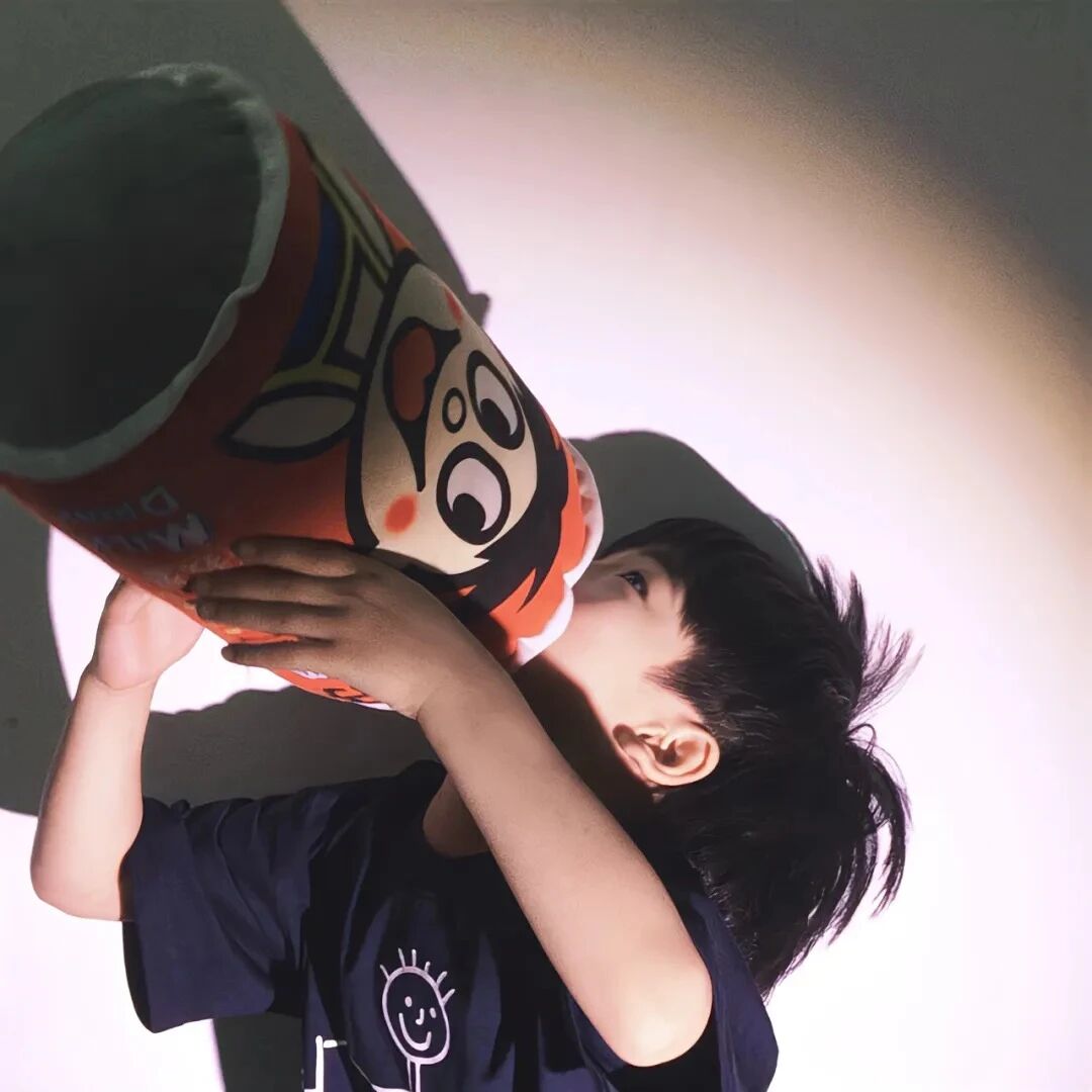 创意喝饮料旺仔牛奶小男孩萌娃头像