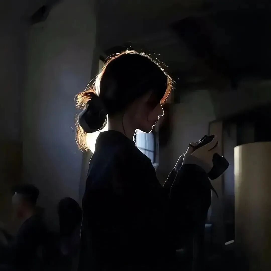 氛围感侧脸女生头像