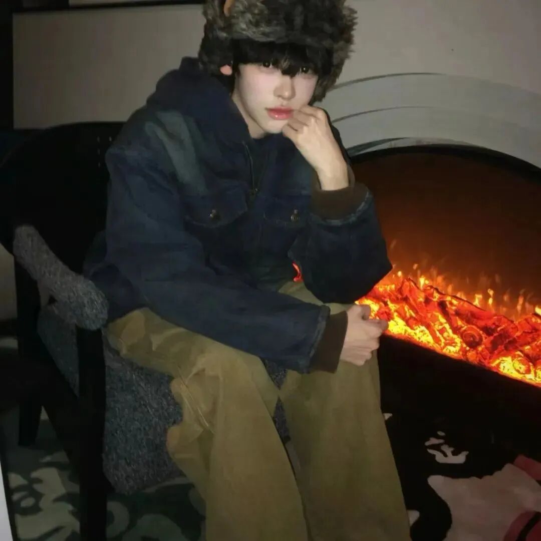 篝火氛围感男生头像