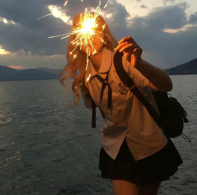 烟花氛围感海边JK制服女生头像