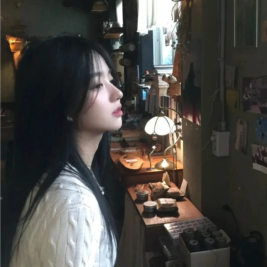 温柔侧脸女生头像