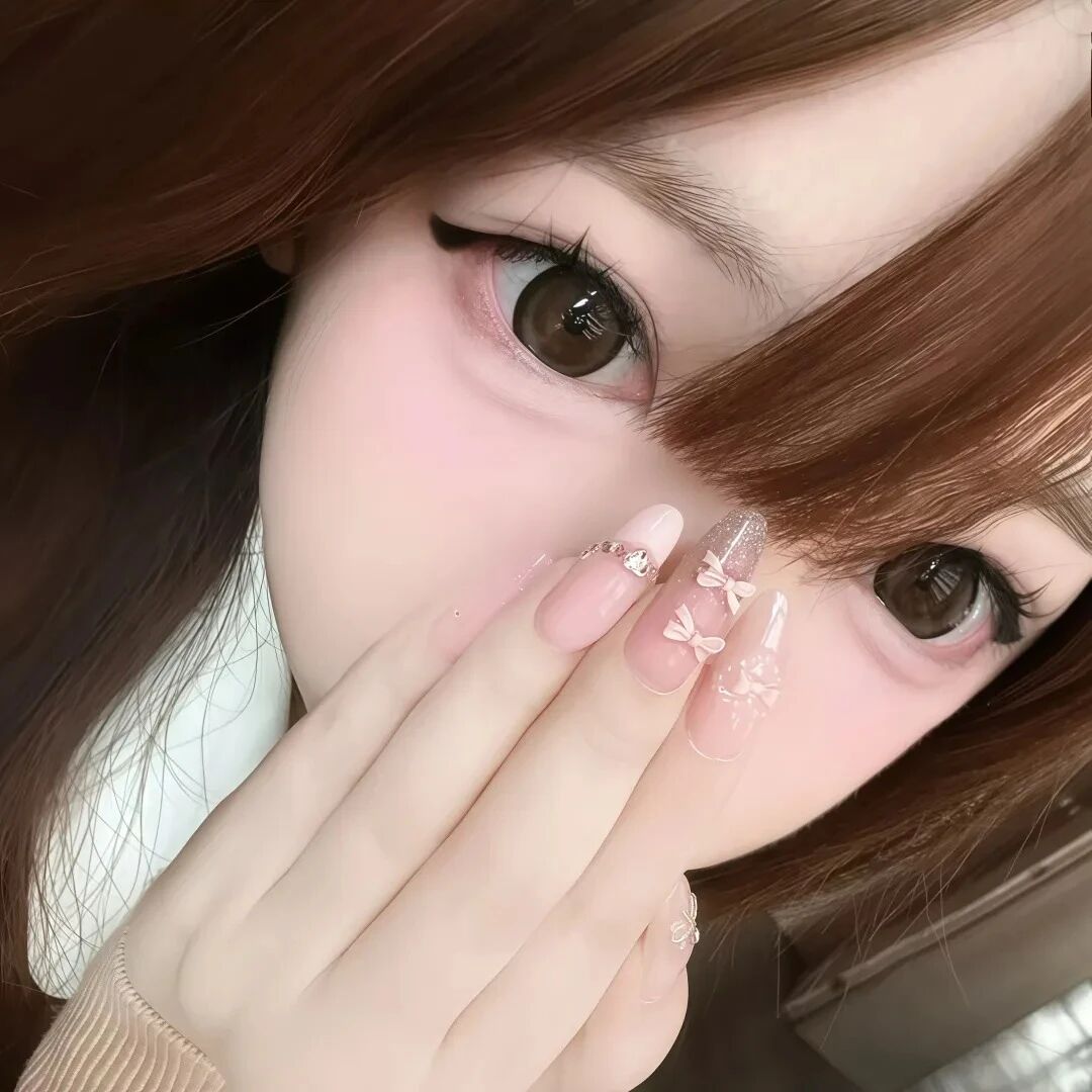 怼脸捂嘴少萝女生头像